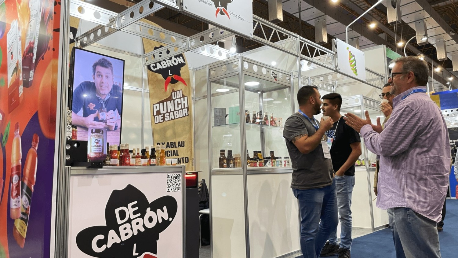  - Alice Wonders at APAS Show 2022 - 5